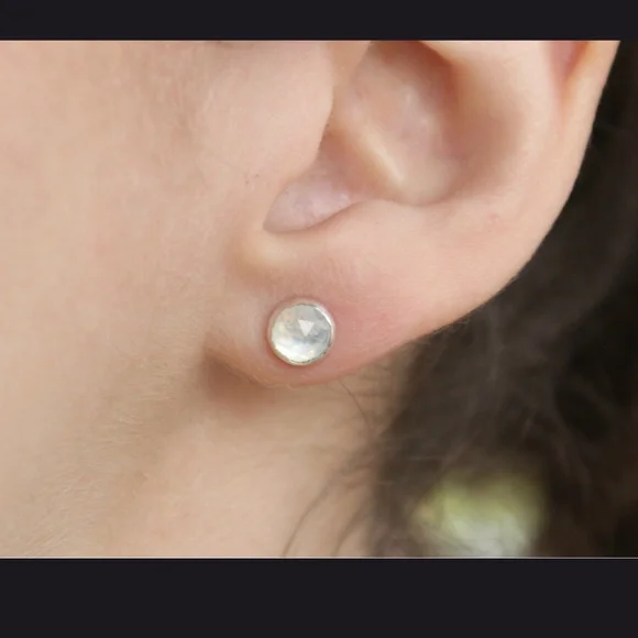 Chic Green Adventurine Gemstone Earrings in 14k Gold Filled Setting - Picture 3 of 3